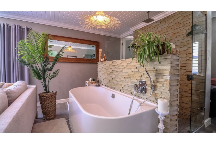 5 Bedroom Property for Sale in Num Num Cape Estate Western Cape